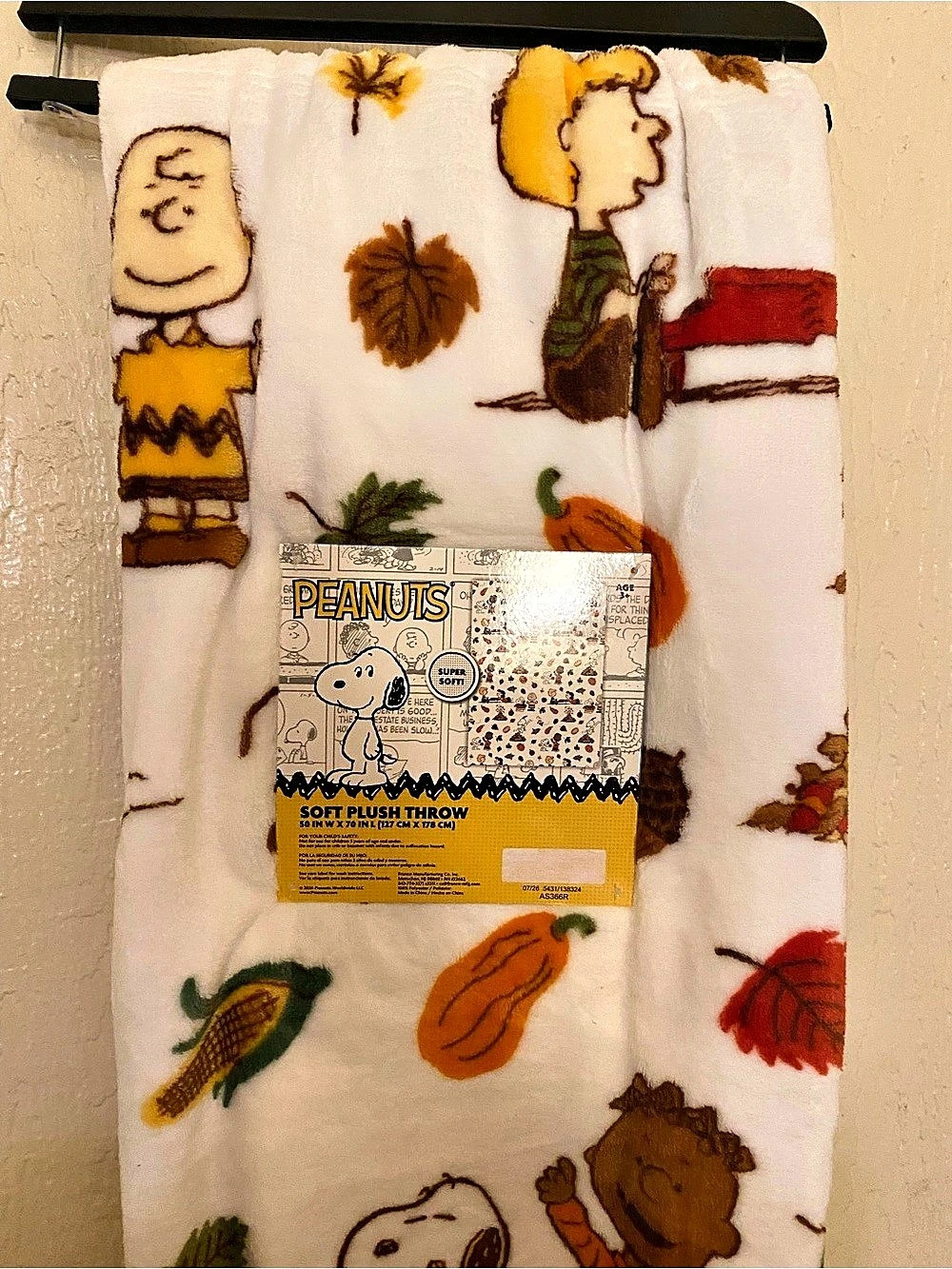Peanuts Peanuts Fall Harvest Soft Plush Throw White & Orange NWT